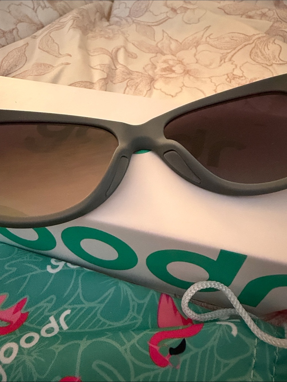 BNWB GLAM G Women's Cat-Eye Sunglasses in Dark Gray - Picture 7 of 9